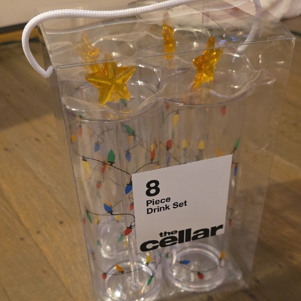 The Cellar -Festive Acrylic 8-Piece Drink Set- 4 Glasses/4 Star Stirrers. 18.3oz